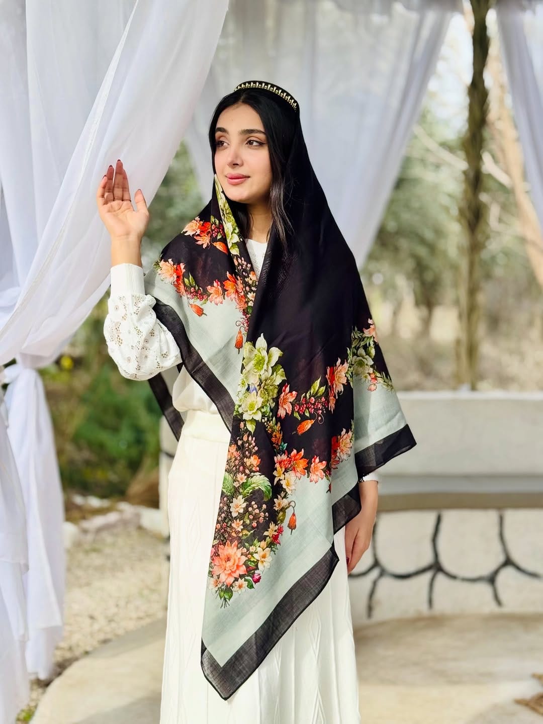 Post 3 by چارقد پاریس on Instagram (carousel)