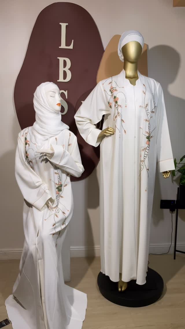 Post 2 by DUBAI ABAYA  LUXURY QUEEN 🇦🇪🇳🇬🌎 on Instagram (video)