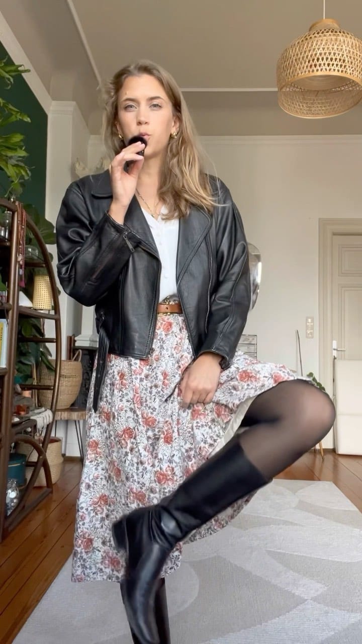 Post 6 by JulsVintage | Vintage Fashion on Instagram (video)