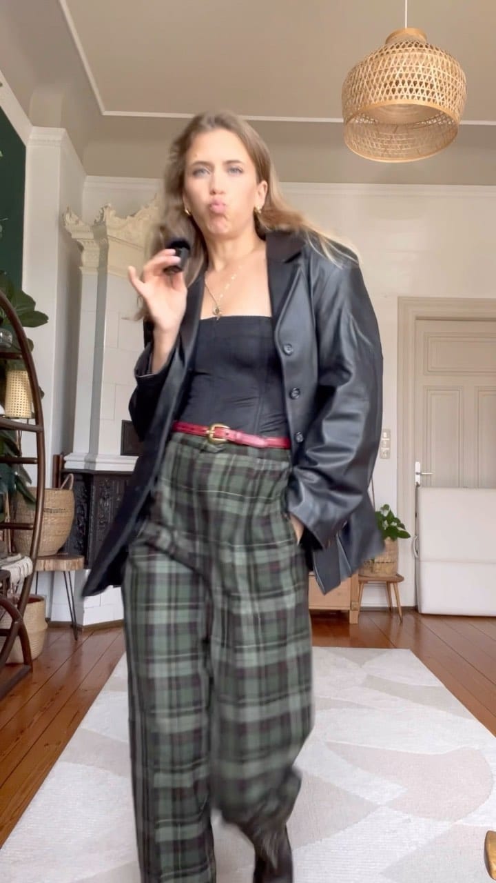 Post 7 by JulsVintage | Vintage Fashion on Instagram (video)