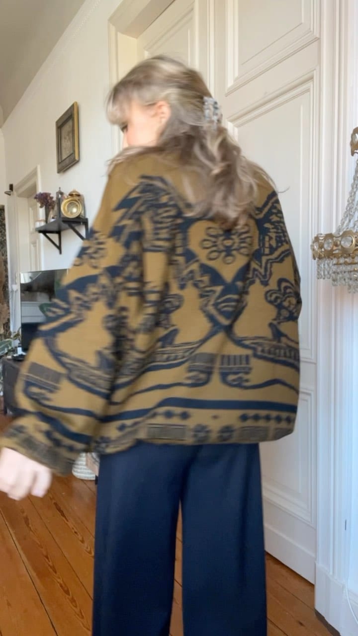Post 5 by JulsVintage | Vintage Fashion on Instagram (video)