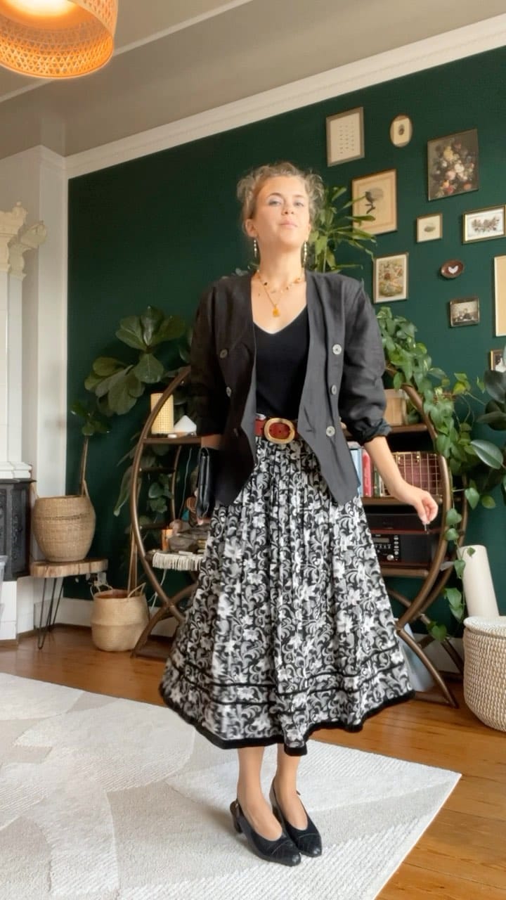 Post 10 by JulsVintage | Vintage Fashion on Instagram (video)