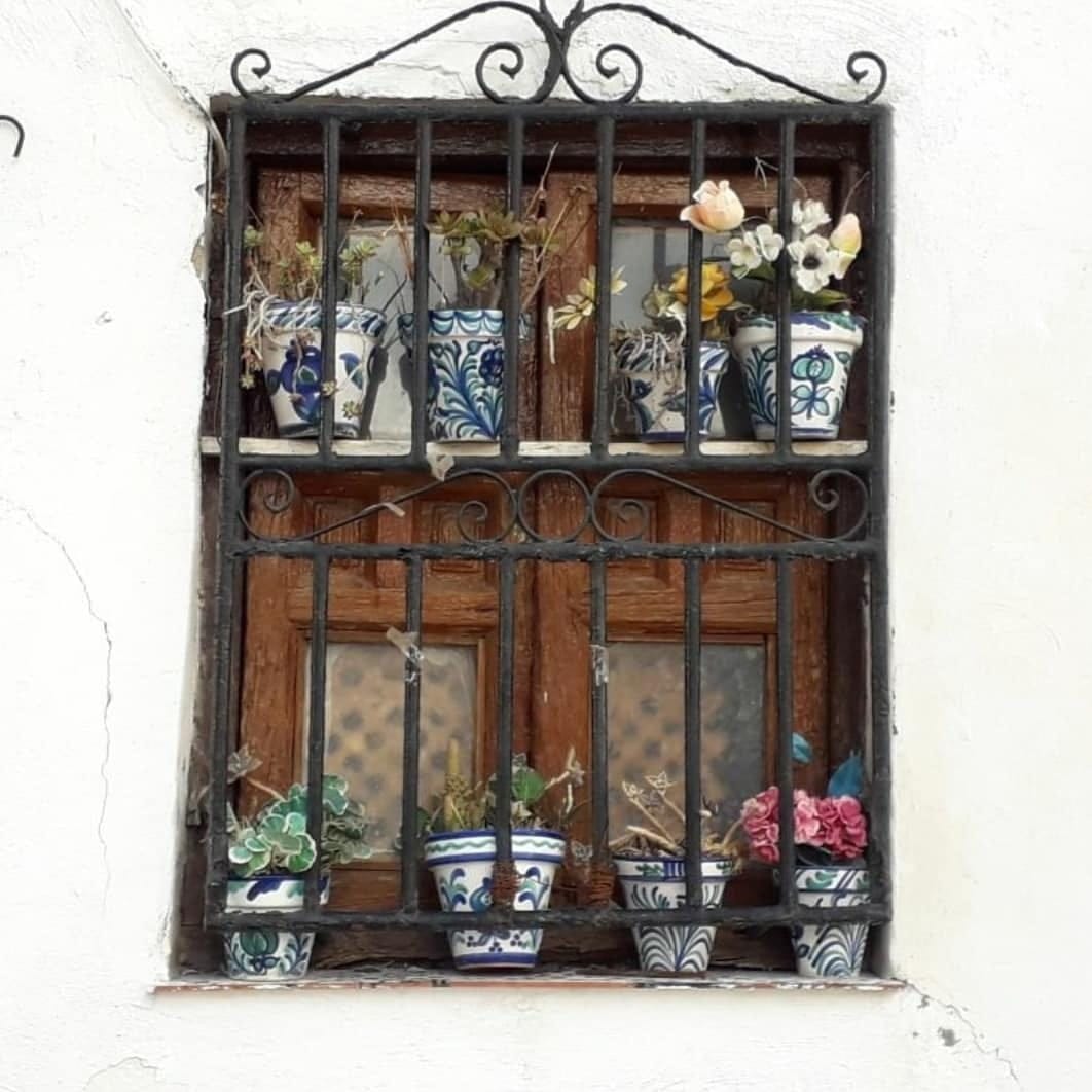 Post 3 by De Granada on Instagram (image)