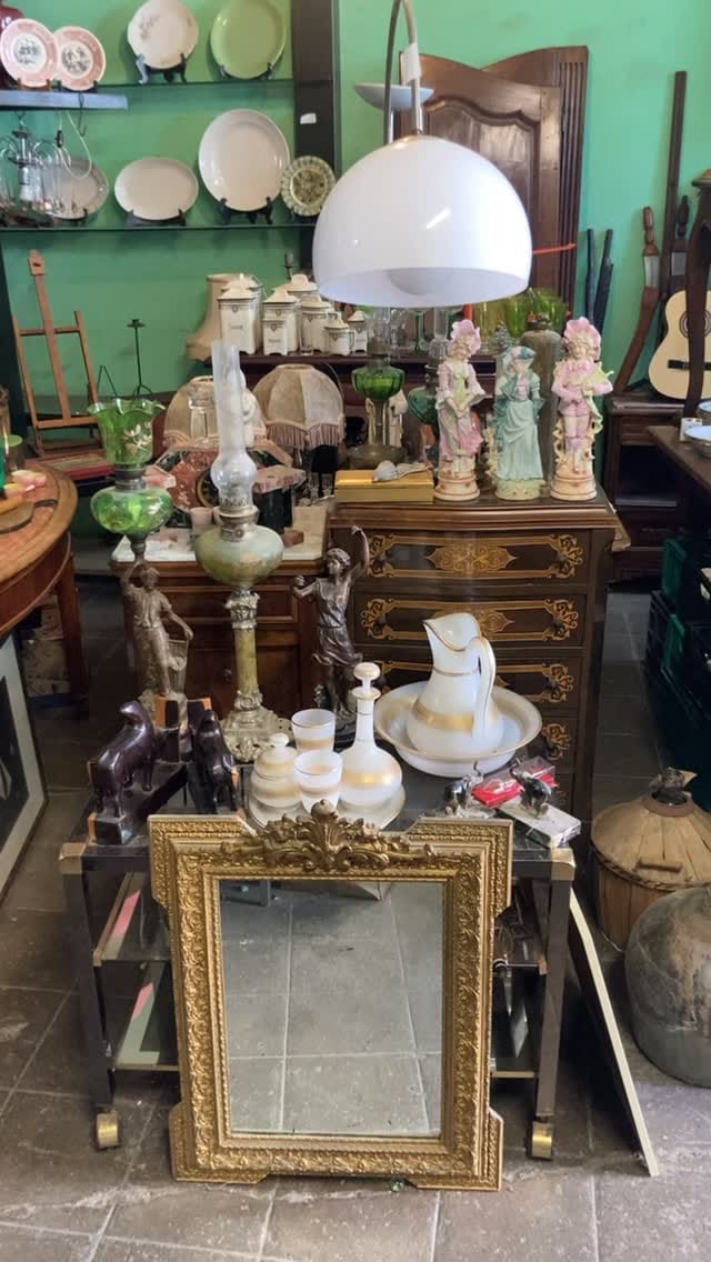 Post 8 by Brocante Balard on Instagram (video)