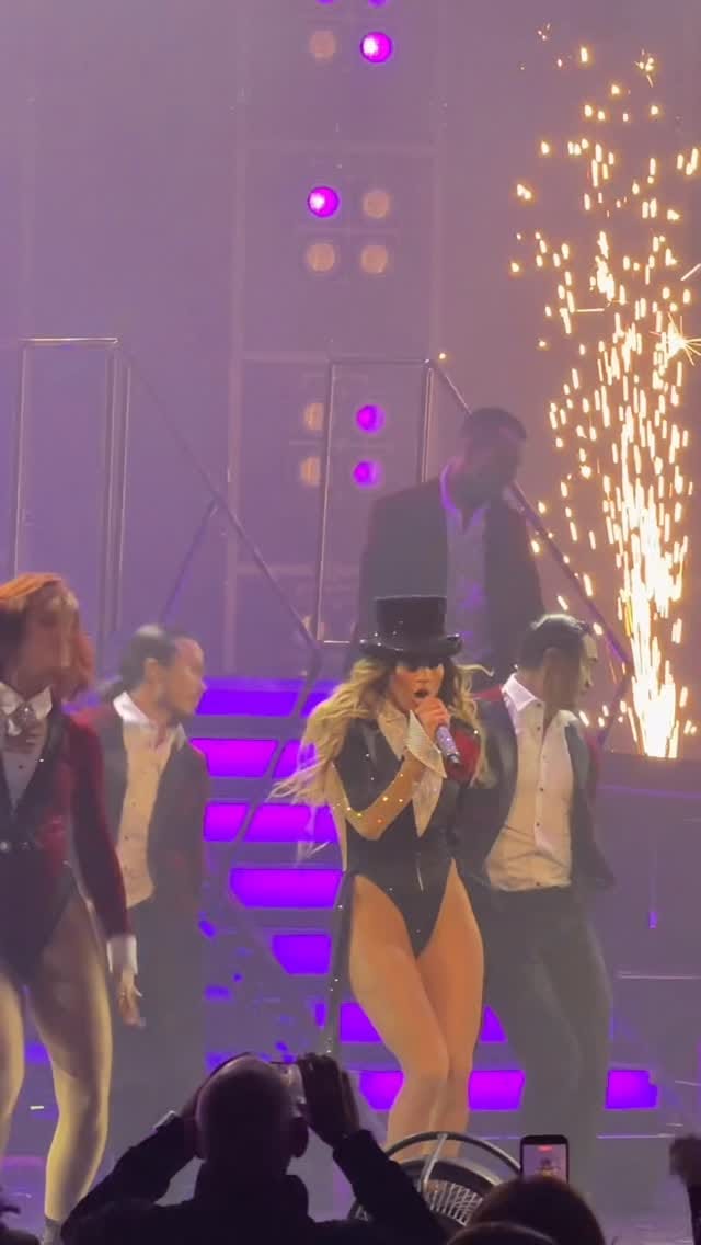 Post 6 by Vit IN on Instagram (video)