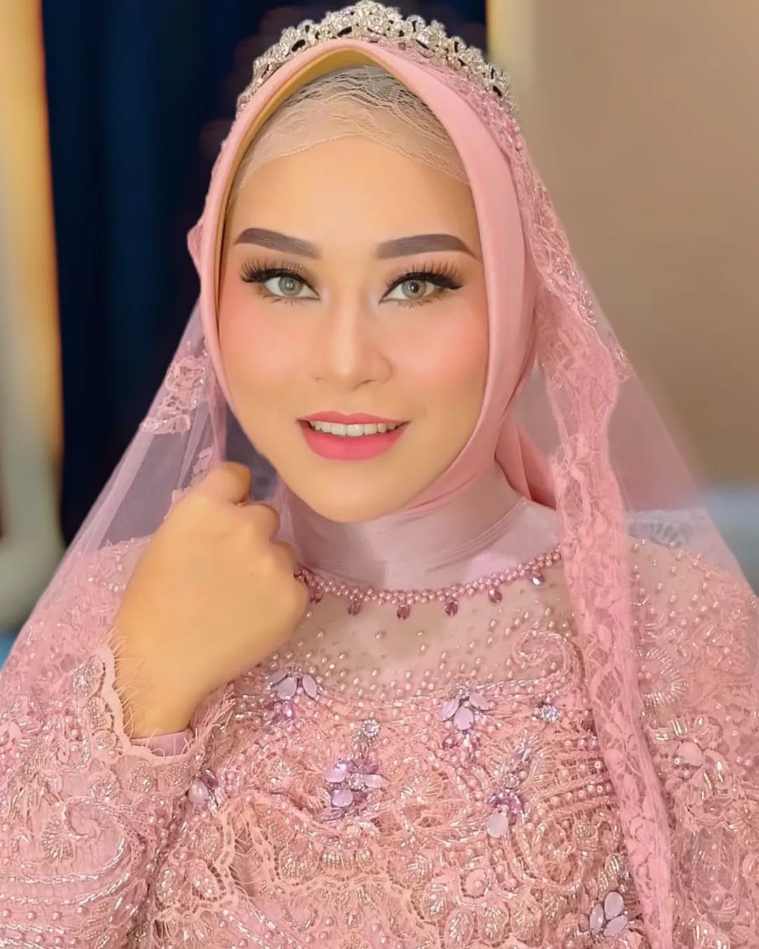 Post 9 by Barleo Make Up on Instagram (image)