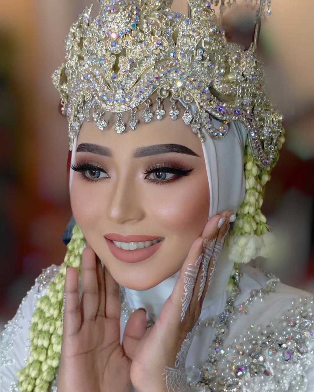 Post 5 by Barleo Make Up on Instagram (image)