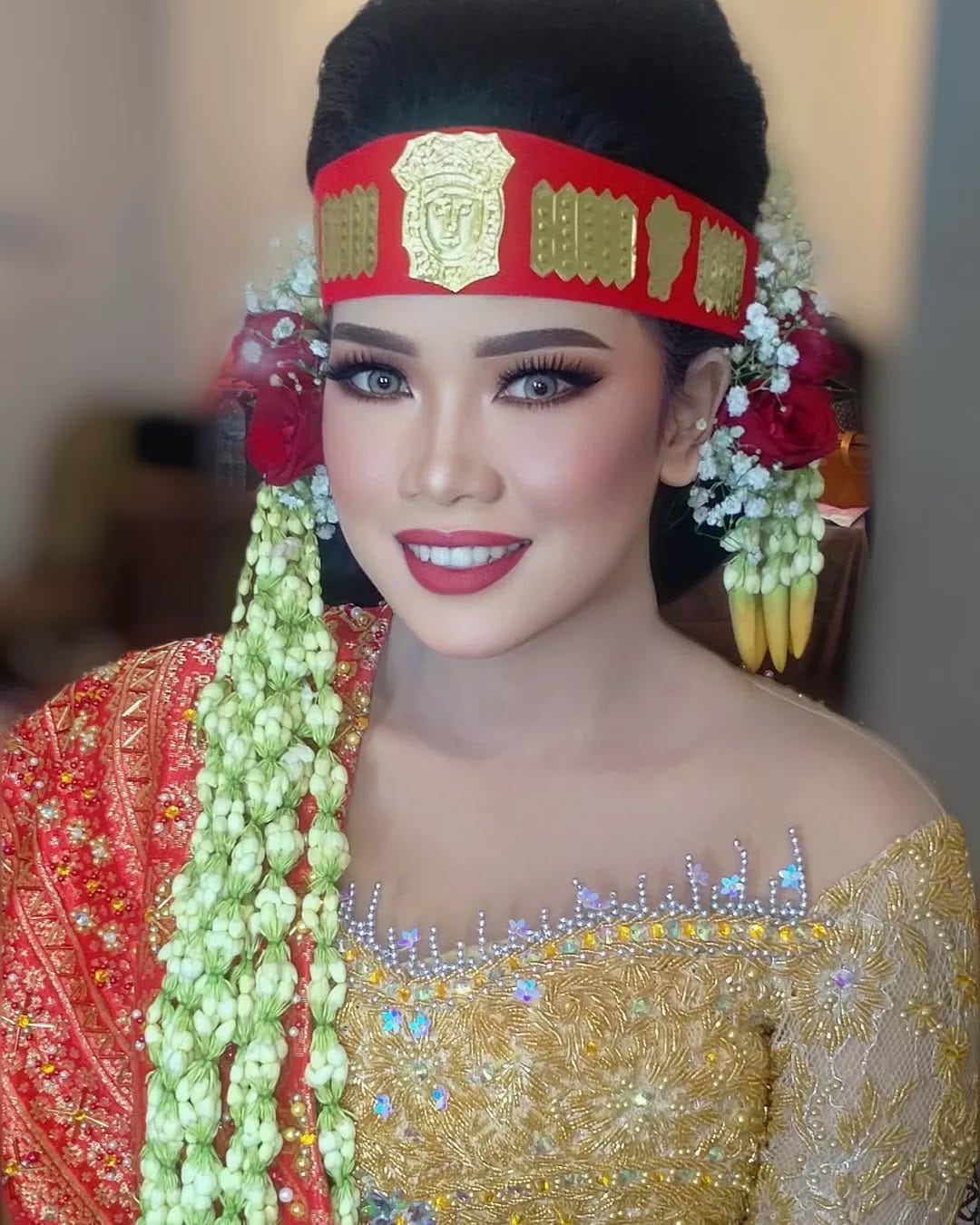 Post 8 by Barleo Make Up on Instagram (image)