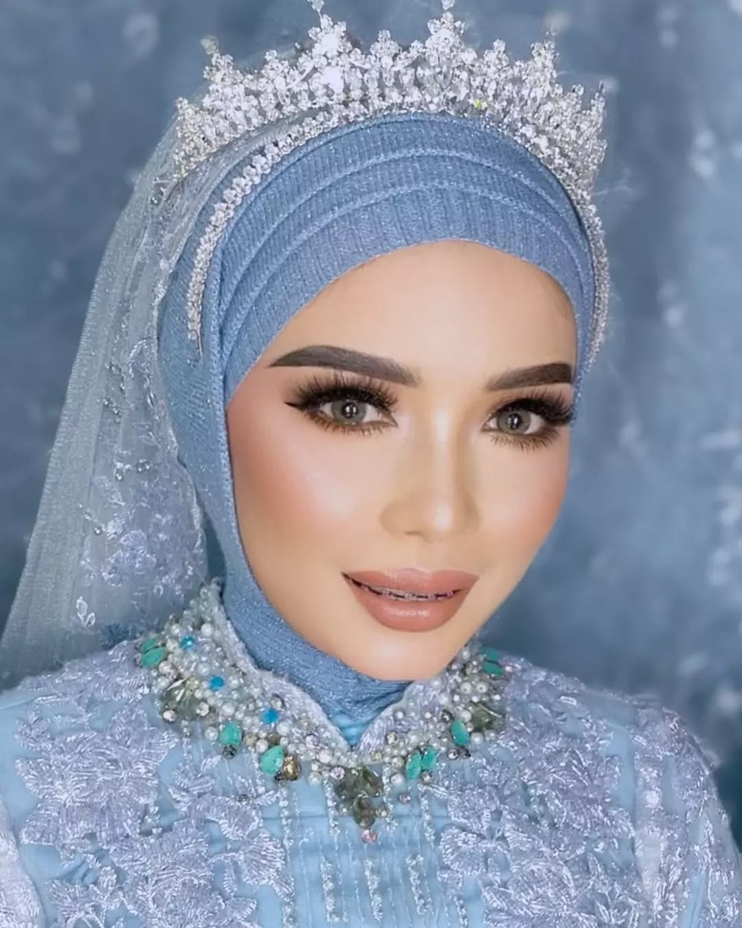 Post 6 by Barleo Make Up on Instagram (image)