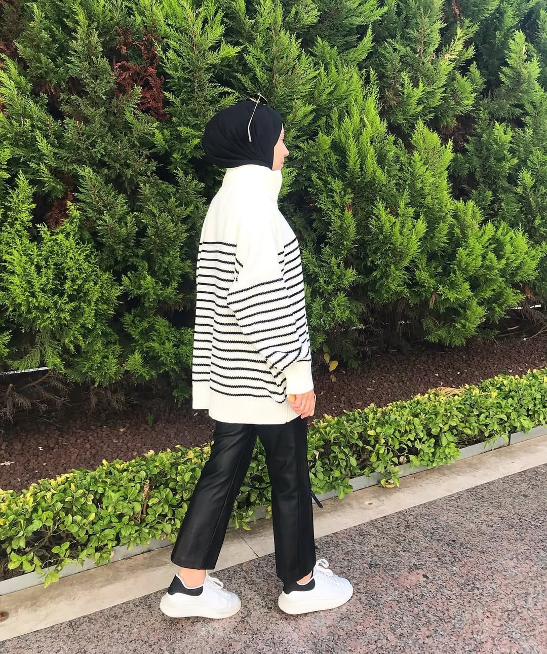 Post 10 by W O O ' L A on Instagram (carousel)