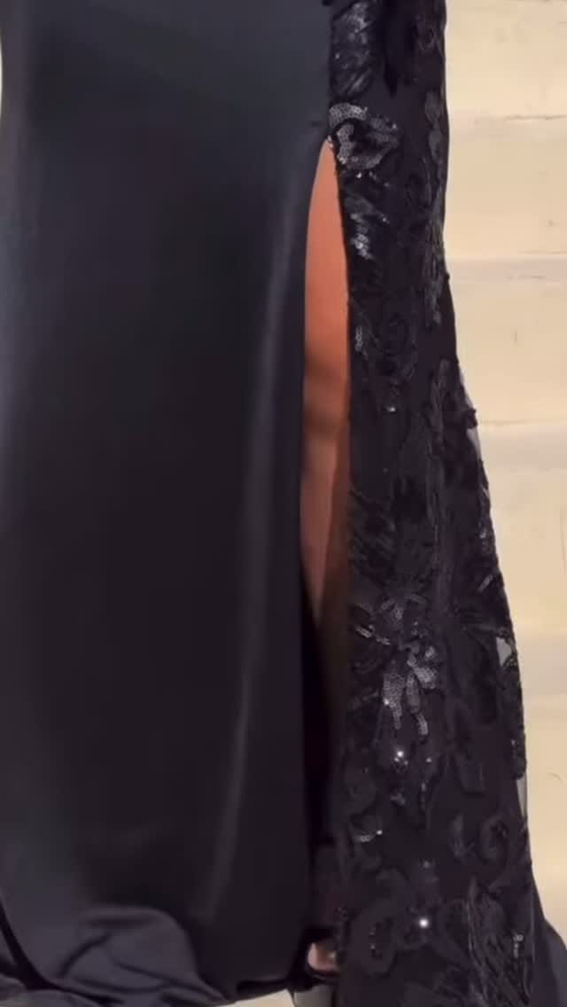 Post 5 by LaUnicaVestidos on Instagram (video)
