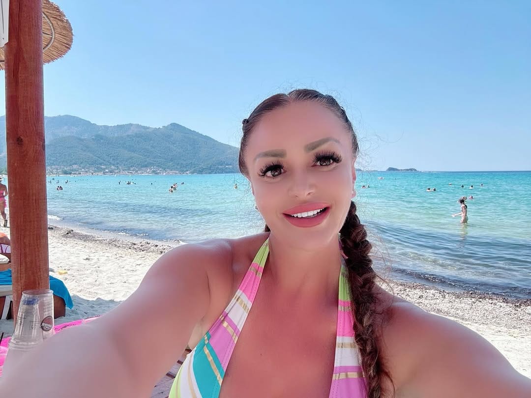 Post 8 by Mariana Ellinie on Instagram (image)