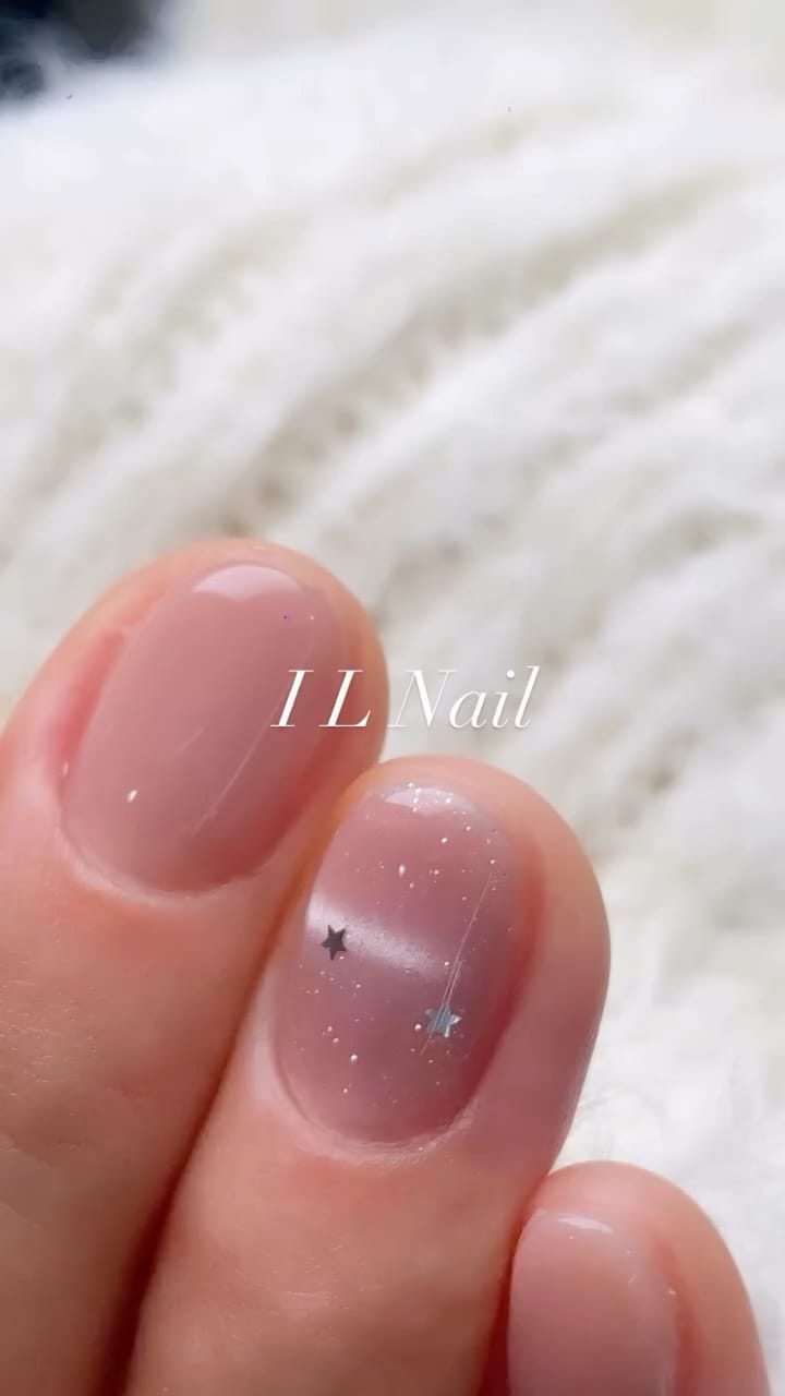Post 7 by 아이엘네일 | 압구정로데오점 하남미사점 수원인계점 | 데일리&웨딩네일 전문샵 on Instagram (video)