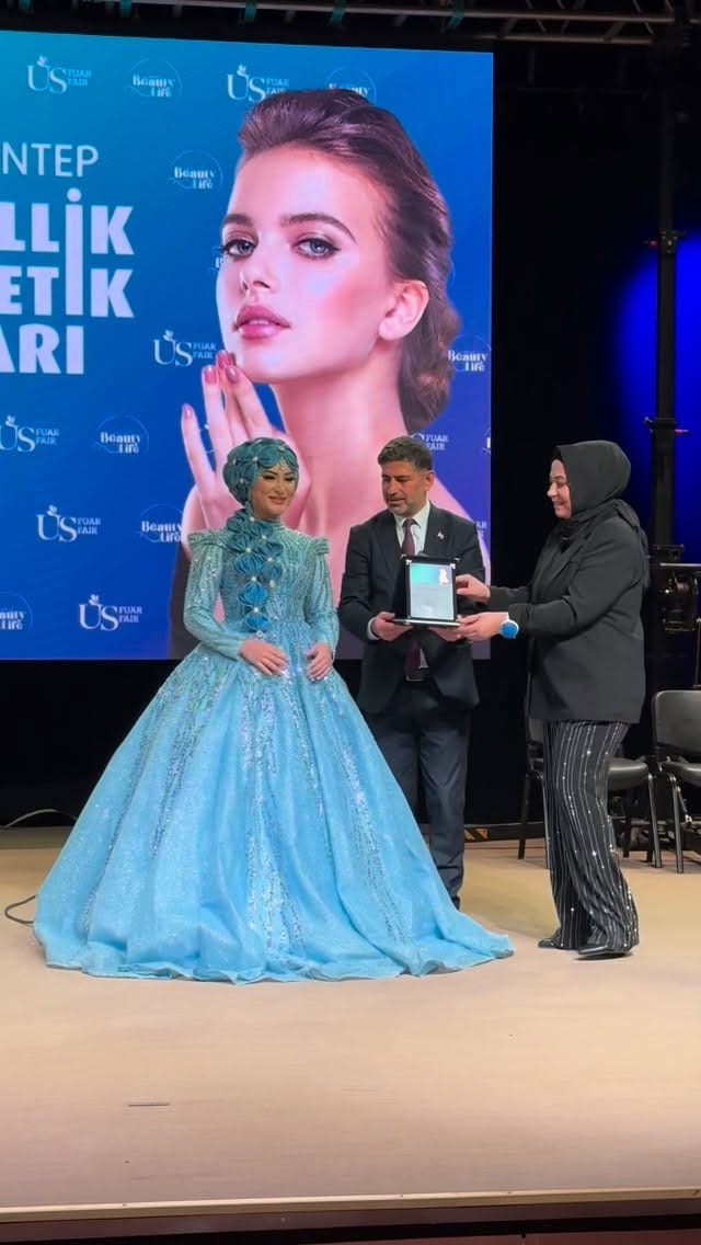 Post 10 by Zekiye Çalışır on Instagram (video)