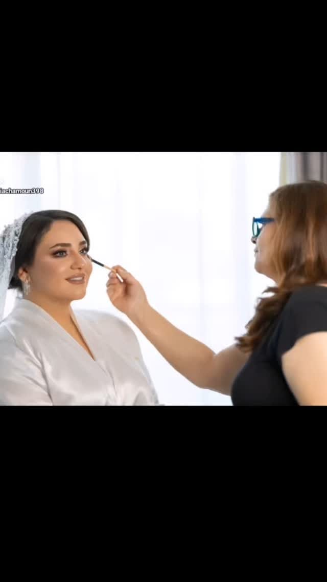 Post 5 by Makeup Artist Sonia Chamoun on Instagram (video)