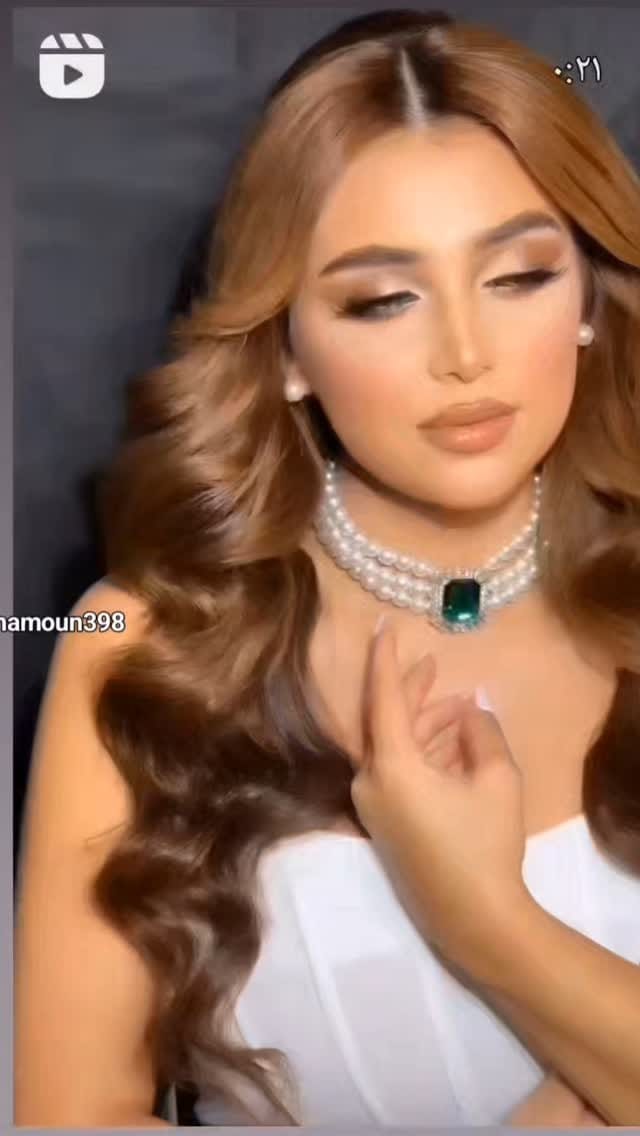 Post 6 by Makeup Artist Sonia Chamoun on Instagram (video)