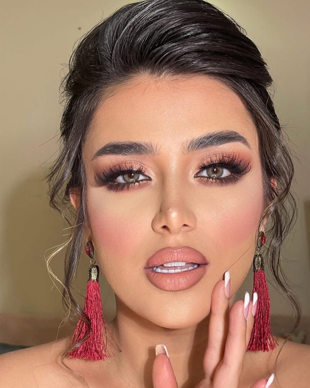 Post 10 by Makeup Artist Sonia Chamoun on Instagram (image)