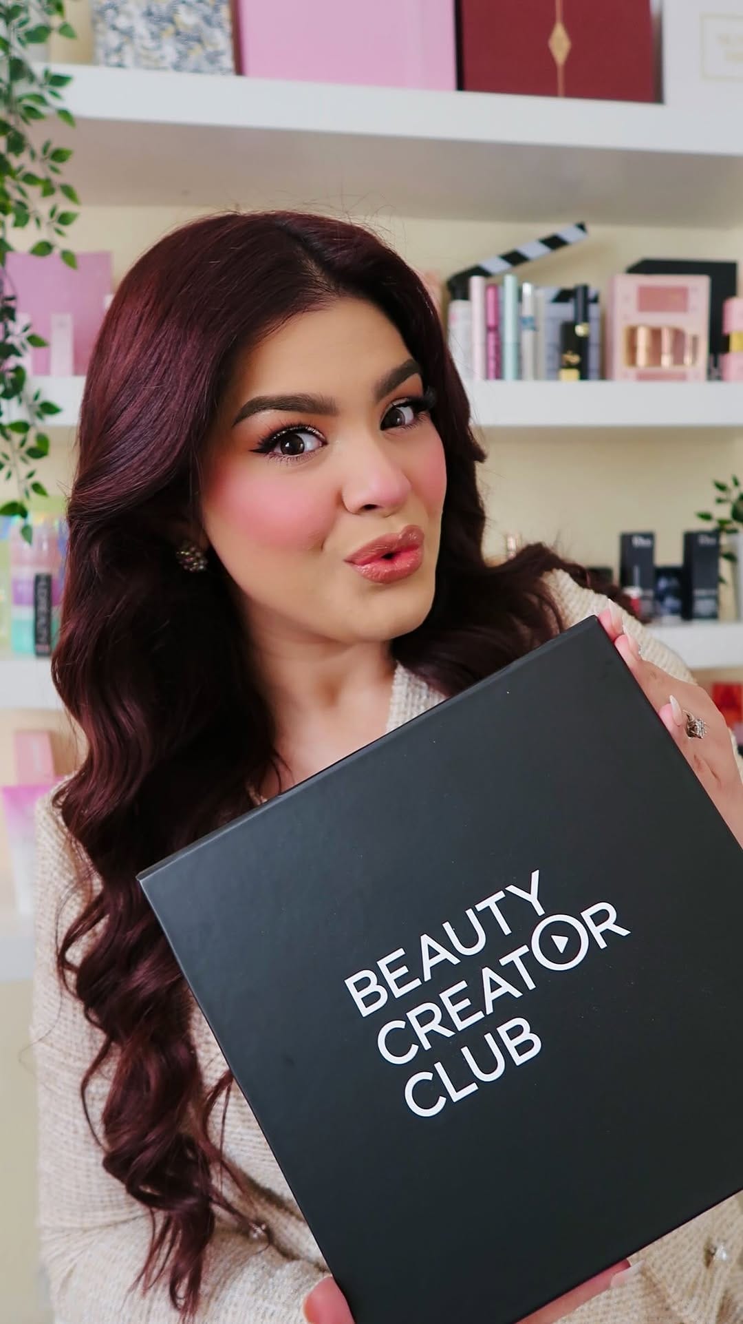 Post 2 by Mona Zaheer on Instagram (video)