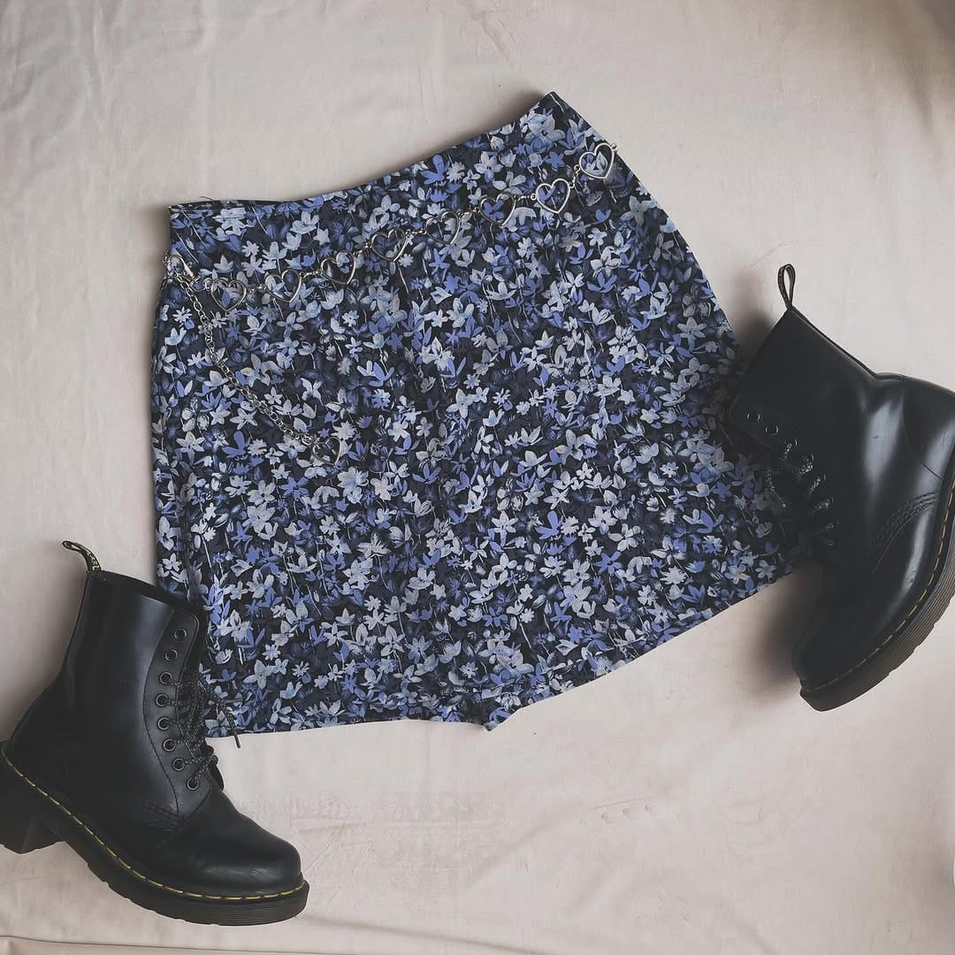 Post 8 by Dèjá Vu_Vintage Clothes on Instagram (carousel)