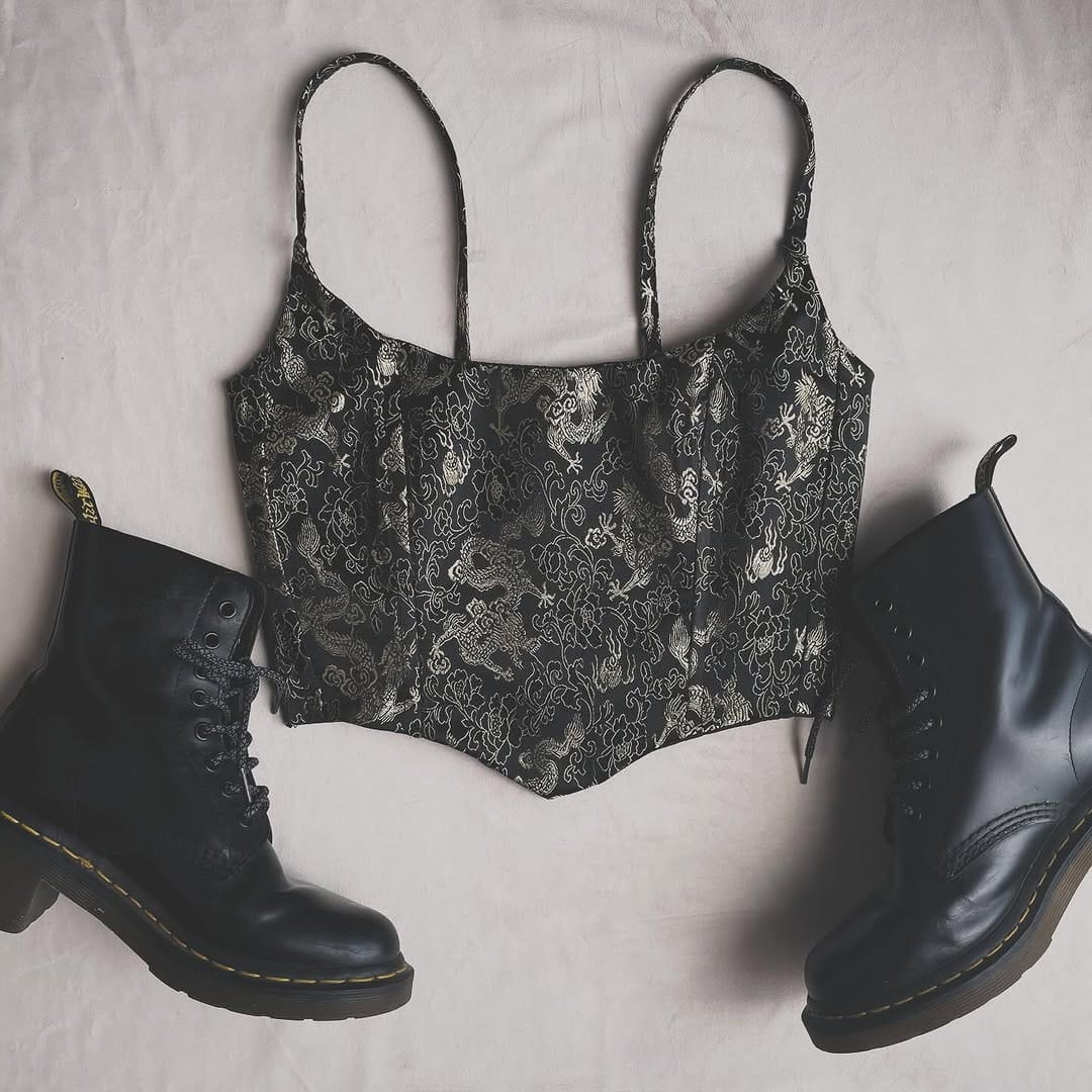 Post 10 by Dèjá Vu_Vintage Clothes on Instagram (carousel)