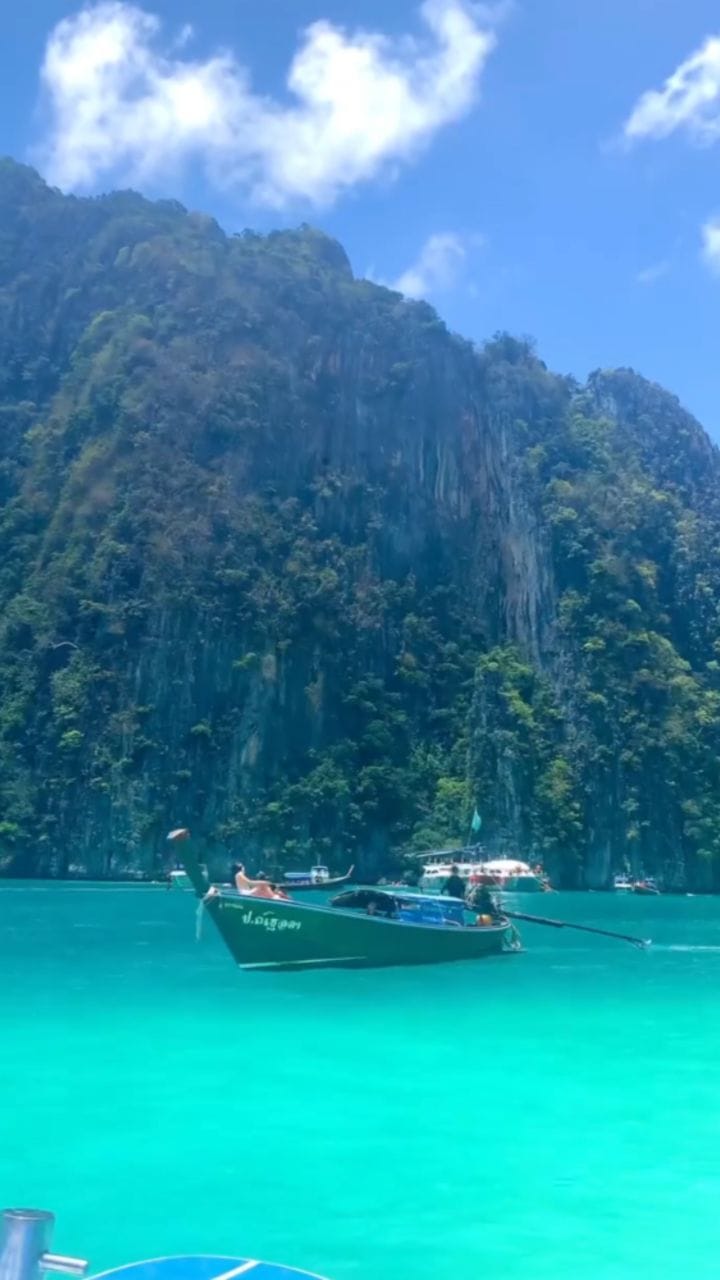 Post 10 by WORLD TRAVEL REELS ✈️ ☀️ on Instagram (video)