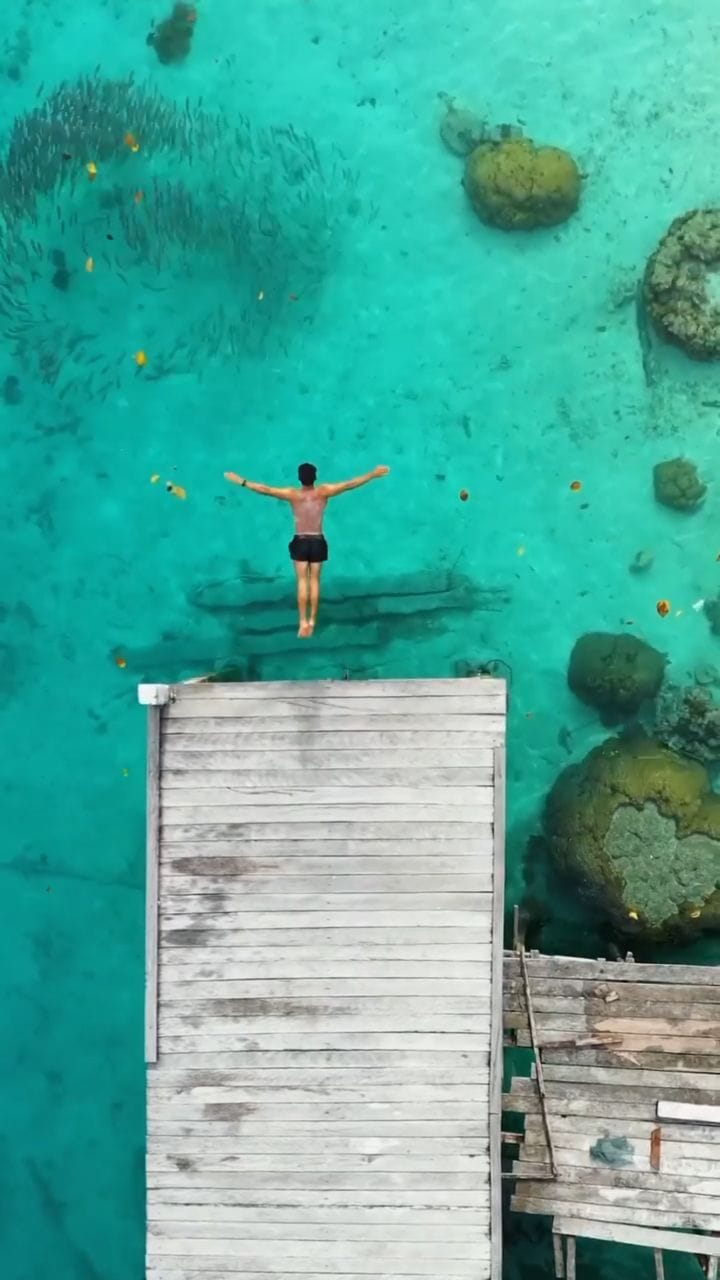 Post 4 by WORLD TRAVEL REELS ✈️ ☀️ on Instagram (video)