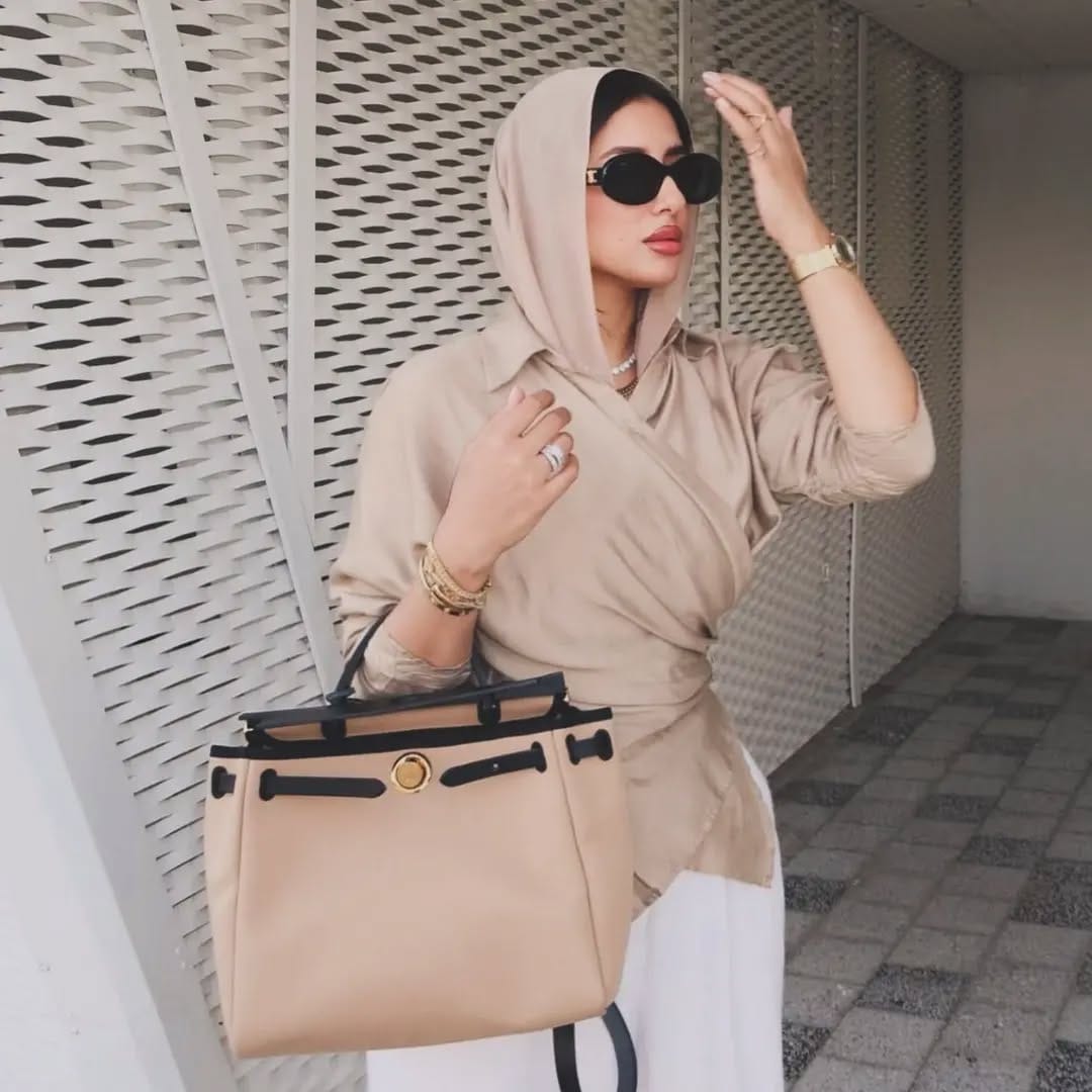 Post 7 by @bailostore on Instagram (carousel)
