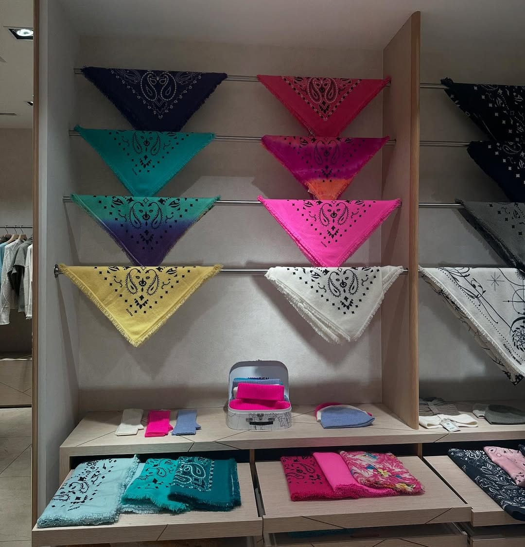 Post 6 by Personal Shopping in Style on Instagram (carousel)