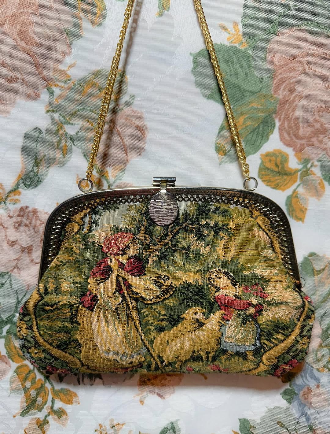 Post 9 by 𝔏’𝔞𝔪𝔬𝔲𝔯 𝔙𝔦𝔫𝔱𝔞𝔤𝔢 𝔖𝔥𝔬𝔭 on Instagram (carousel)