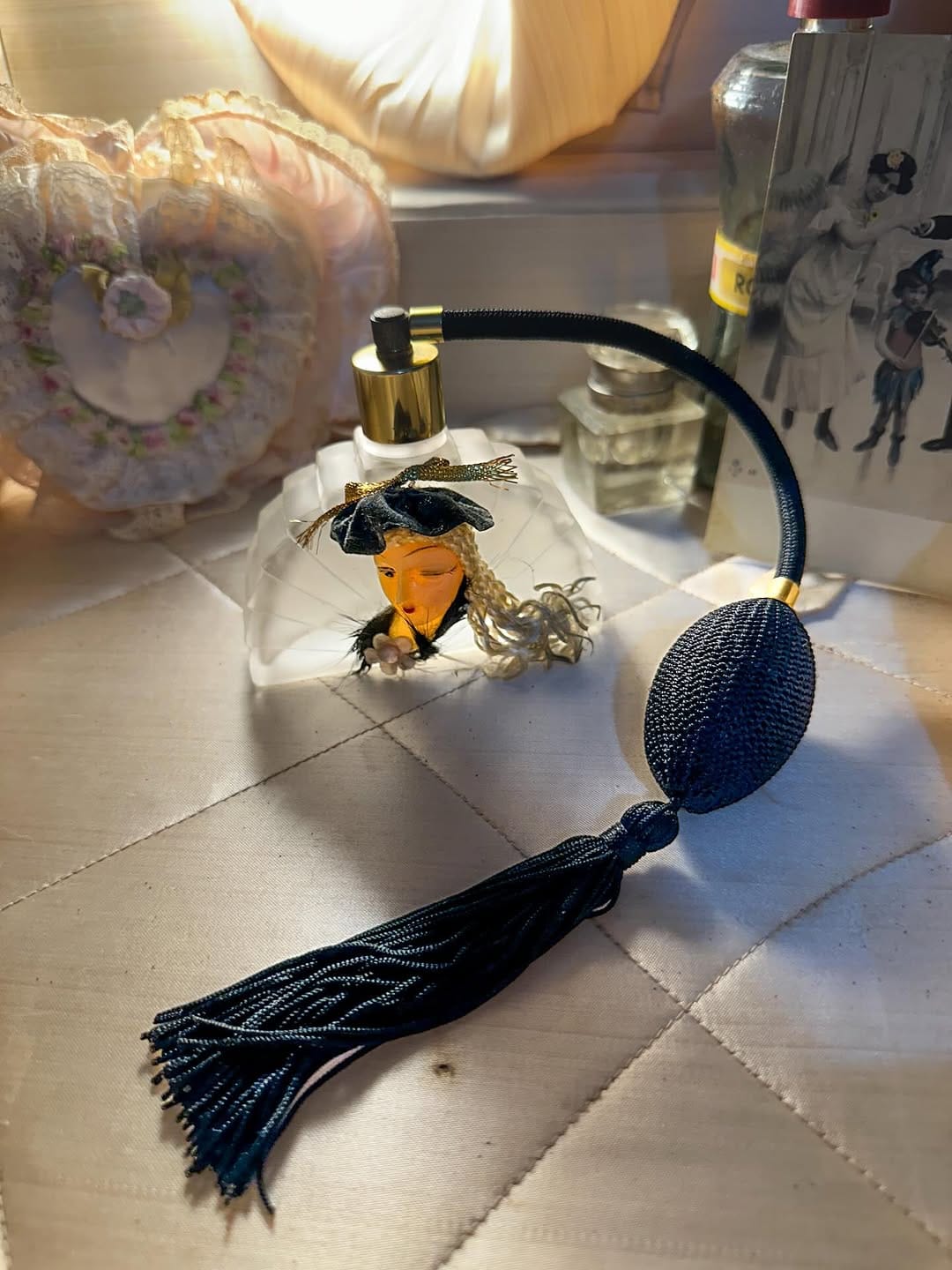 Post 7 by 𝔏’𝔞𝔪𝔬𝔲𝔯 𝔙𝔦𝔫𝔱𝔞𝔤𝔢 𝔖𝔥𝔬𝔭 on Instagram (carousel)