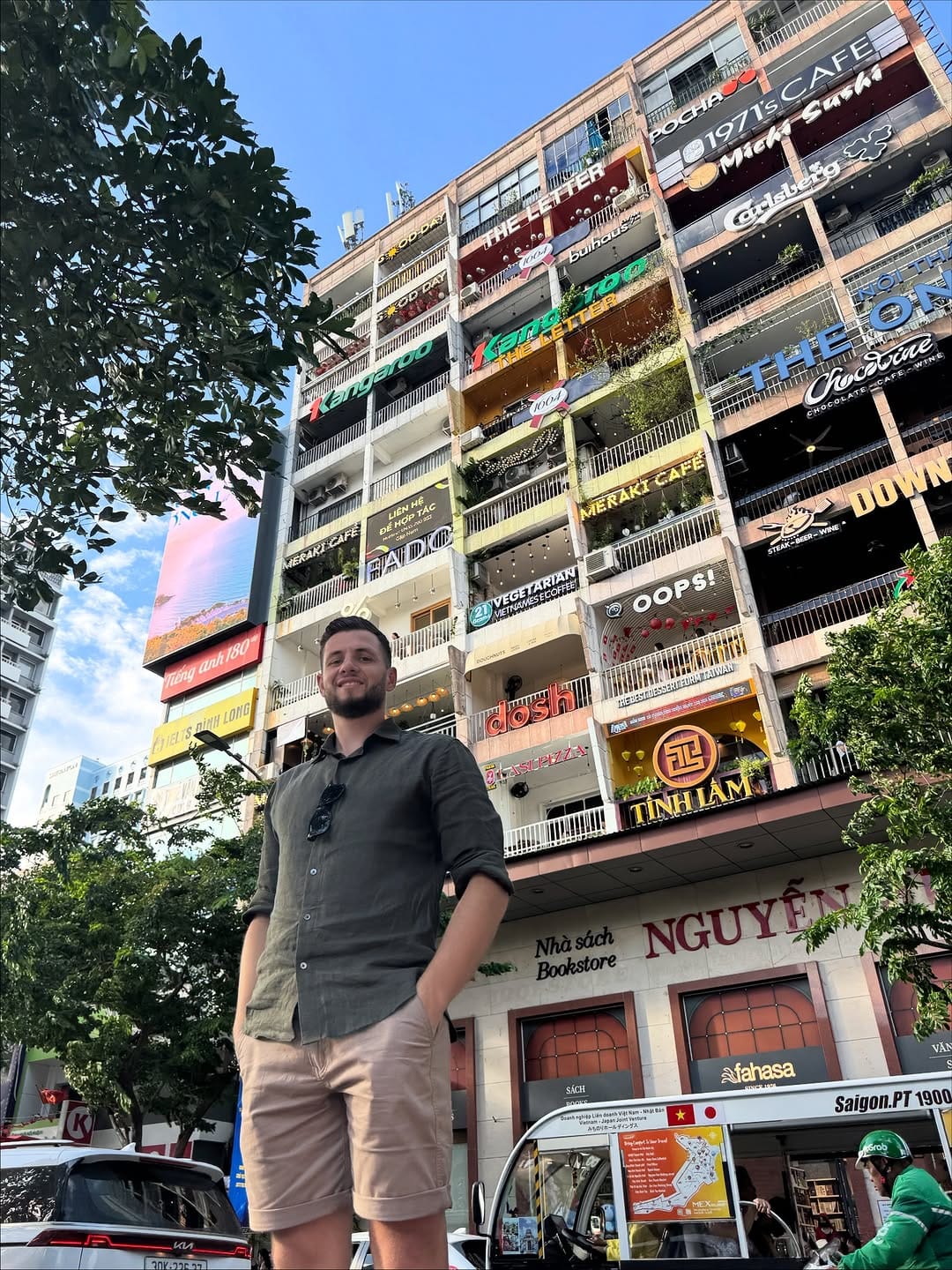Post 6 by r o n n y 🤙🏽 on Instagram (carousel)