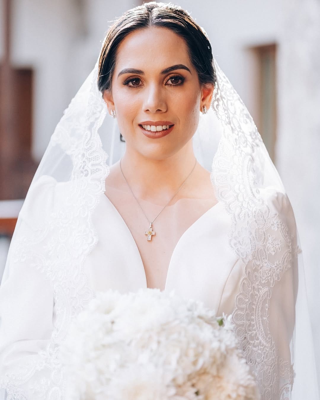 Post 3 by FERNANDA RUIZ | ESPECIALISTA EN NOVIAS 💄 on Instagram (carousel)