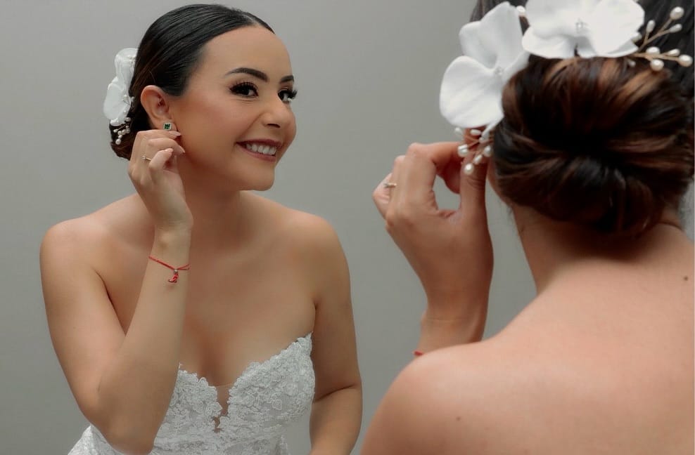 Post 5 by FERNANDA RUIZ | ESPECIALISTA EN NOVIAS 💄 on Instagram (carousel)