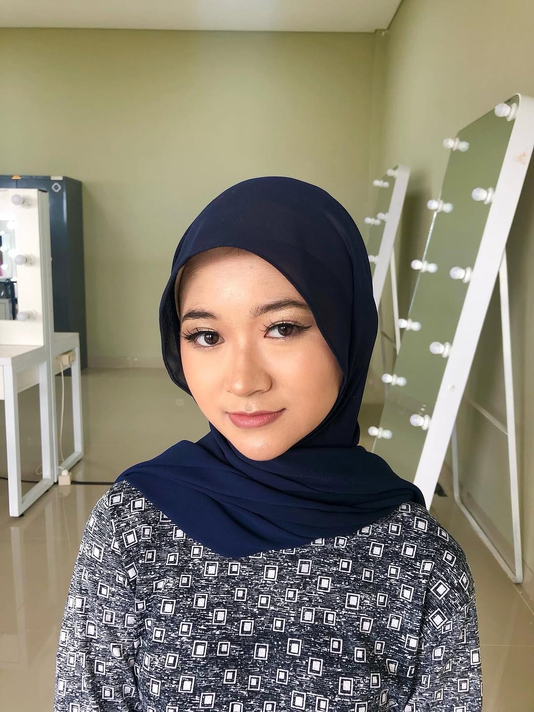 Post 6 by makeup by yumi on Instagram (carousel)