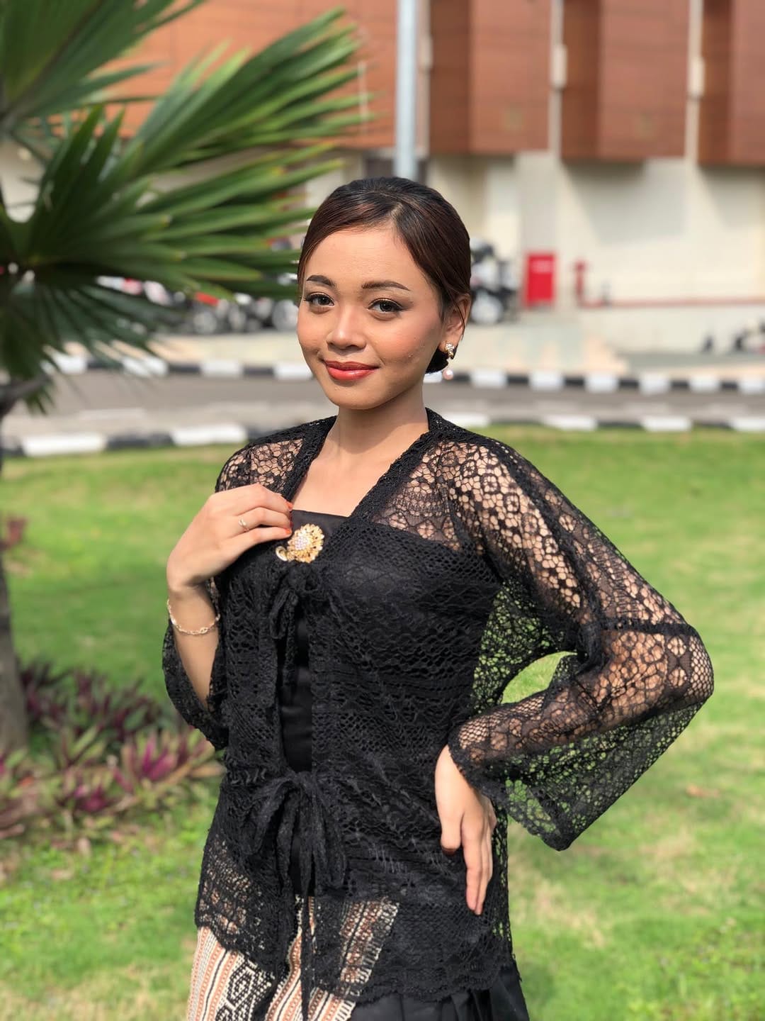 Post 1 by makeup by yumi on Instagram (carousel)