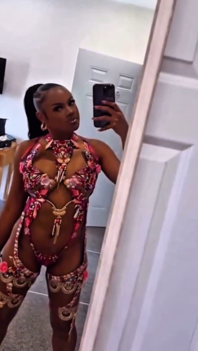 Post 2 by BRAMPTON MAKEUP ARTIST on Instagram (video)