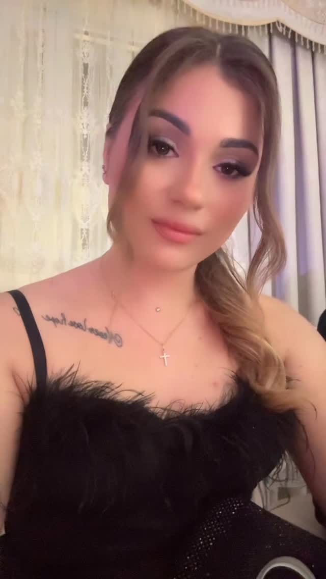 Post 4 by Tﭐղส็็♔ on Instagram (video)