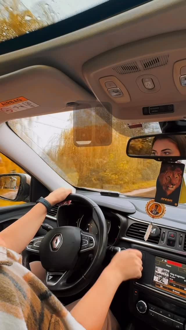 Post 3 by Tﭐղส็็♔ on Instagram (video)