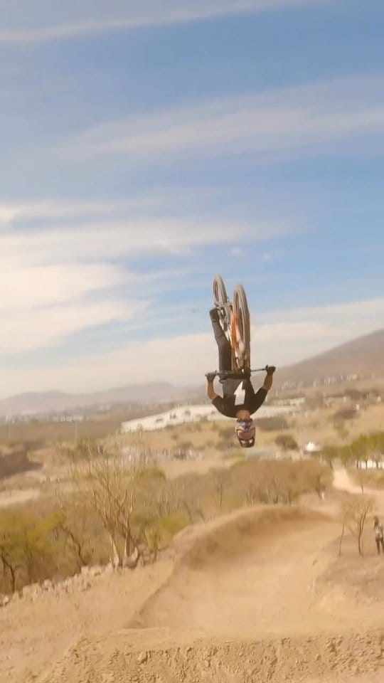 Post 1 by 📸MTB • DOWNHILL • ENDURO • XCO on Instagram (video)