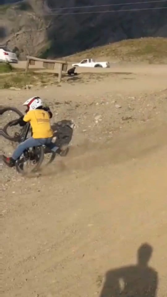 Post 7 by 📸MTB • DOWNHILL • ENDURO • XCO on Instagram (video)