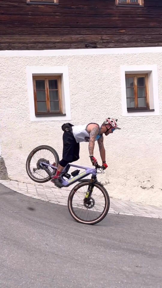 Post 6 by 📸MTB • DOWNHILL • ENDURO • XCO on Instagram (video)