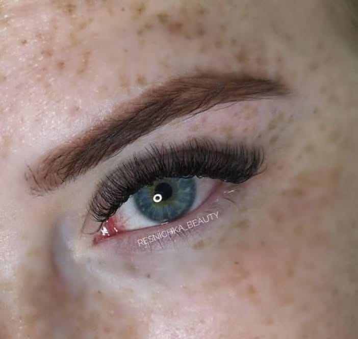 Post 10 by Poshlashes on Instagram (image)