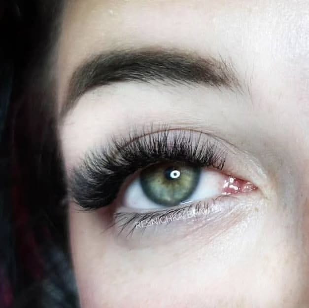 Post 7 by Poshlashes on Instagram (image)