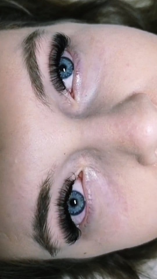 Post 6 by Poshlashes on Instagram (video)