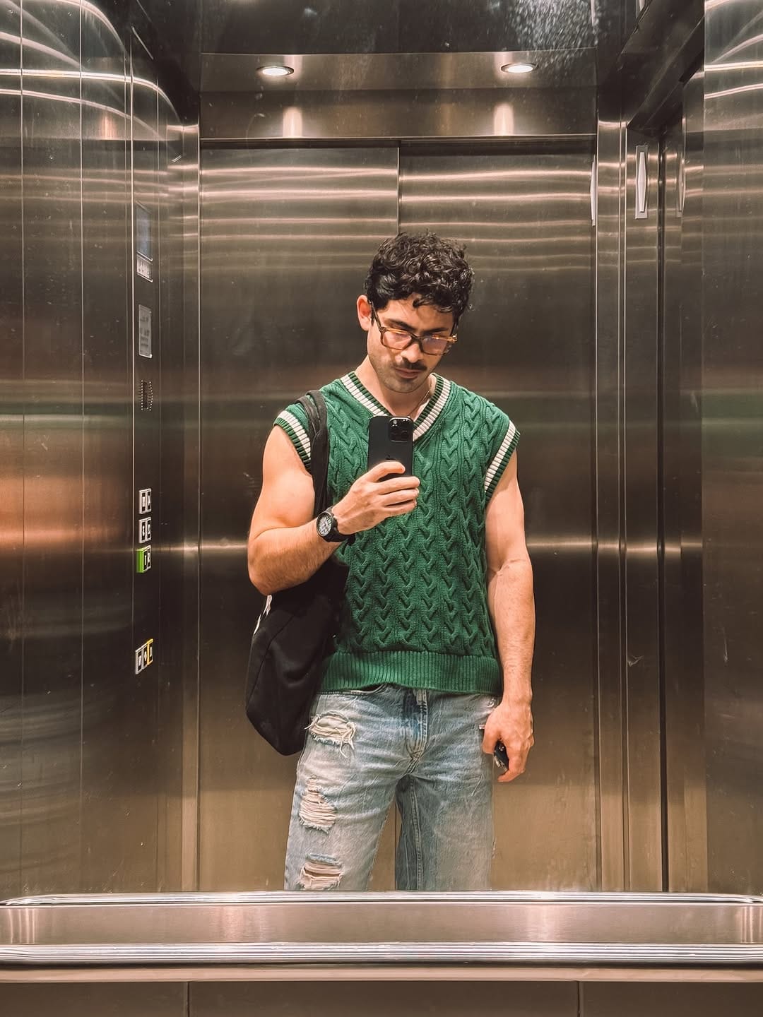 Post 5 by Antonio on Instagram (image)