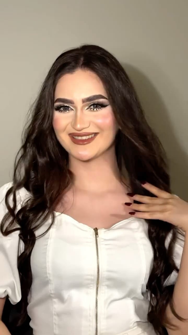 Post 5 by Amna Makeup Artist 💄. on Instagram (video)