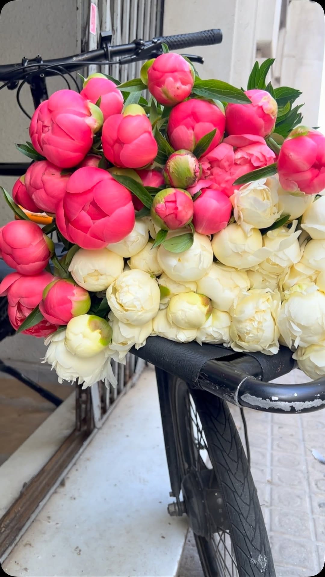 Post 3 by Flores Barcelona / Flower Delivery / Доставка цветов в Барселоне on Instagram (video)