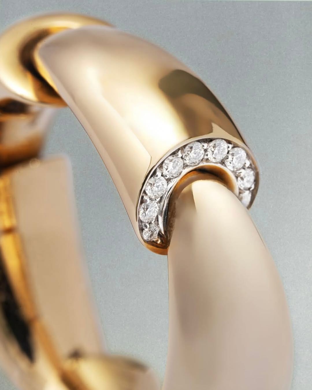 Post 9 by Official UAE Vhernier account on Instagram (image)