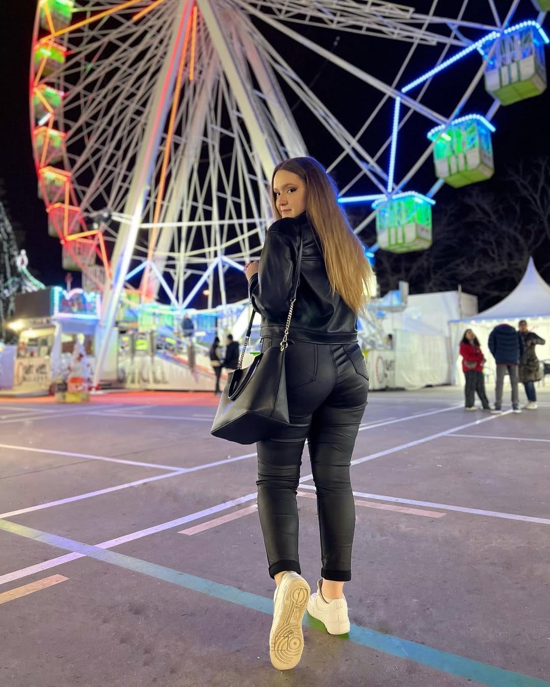 Post 5 by 𝘭𝘢𝘶𝘳𝘢 𝘴𝘢𝘯𝘤𝘩𝘦𝘻 on Instagram (image)