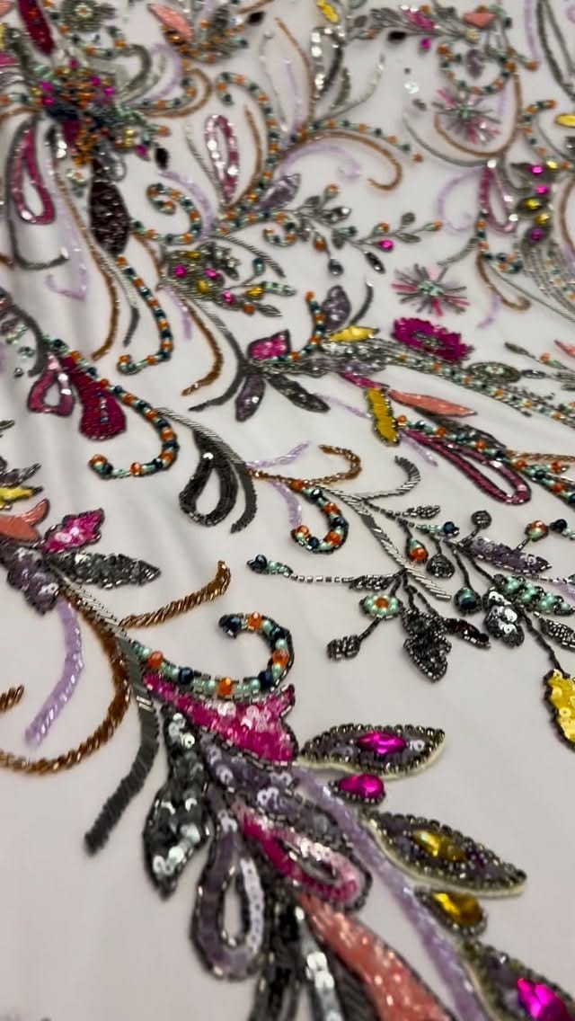 Post 3 by ELELE İPEK on Instagram (video)